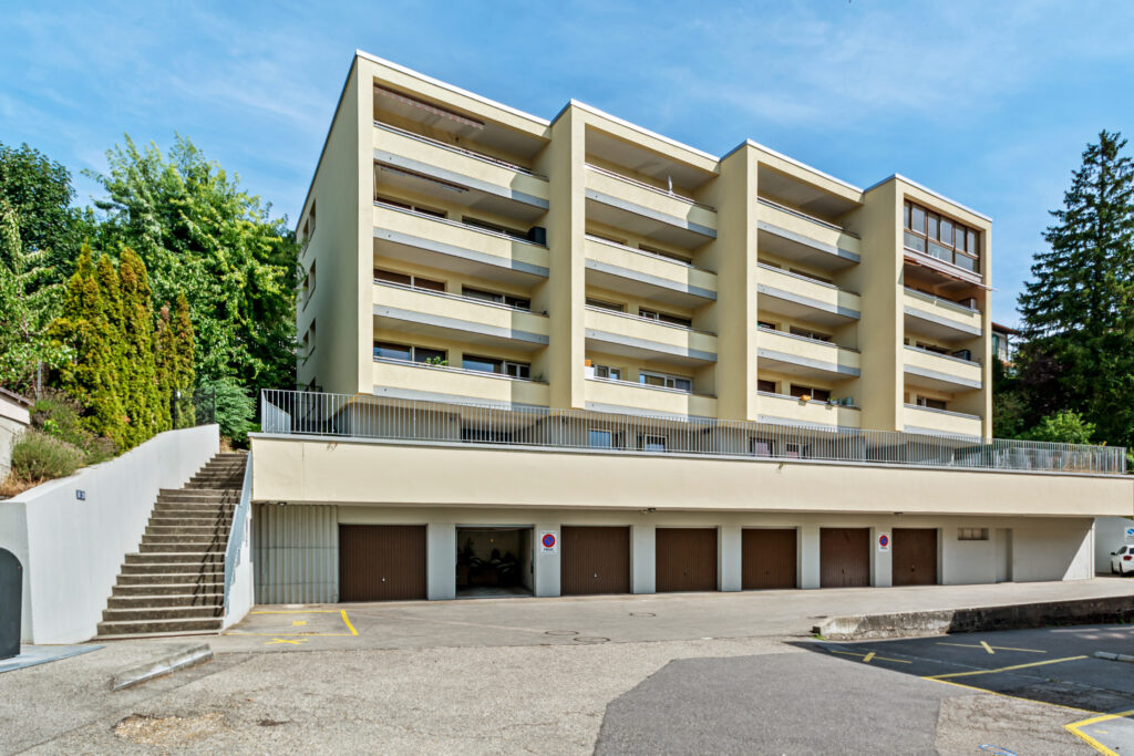 3,5-Zimmer-Wohnung mit Balkon, Seeblick und Garage  Nur für Investoren
